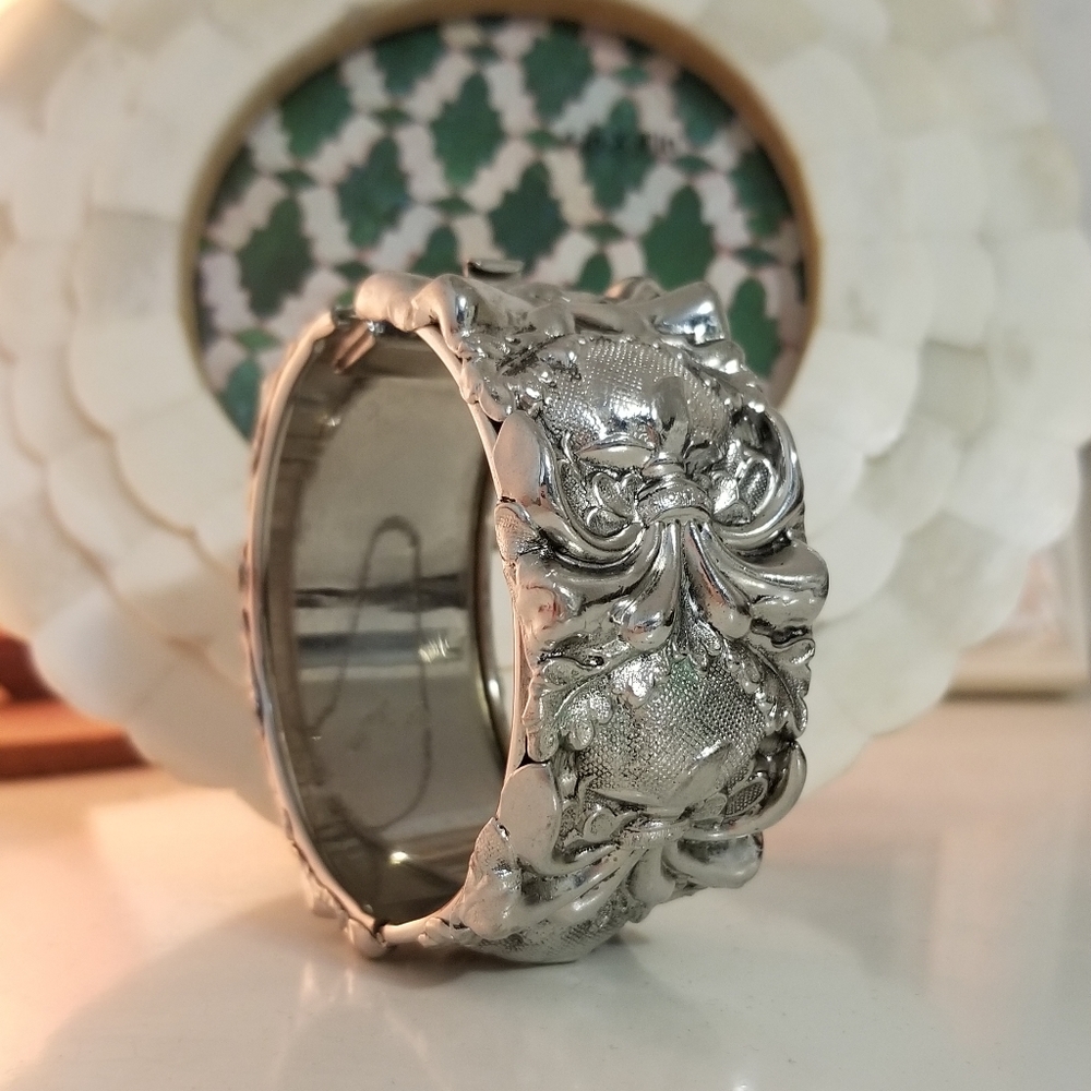 Bangle/Bracelet